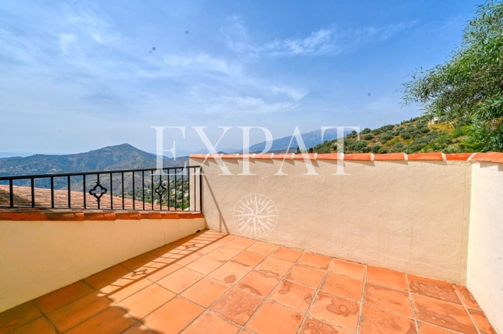 4 sypialnia Finka/Dom wiejski na sprzedaż w Sayalonga z basenem garażem - 825 000 € (Ref: 9073249)