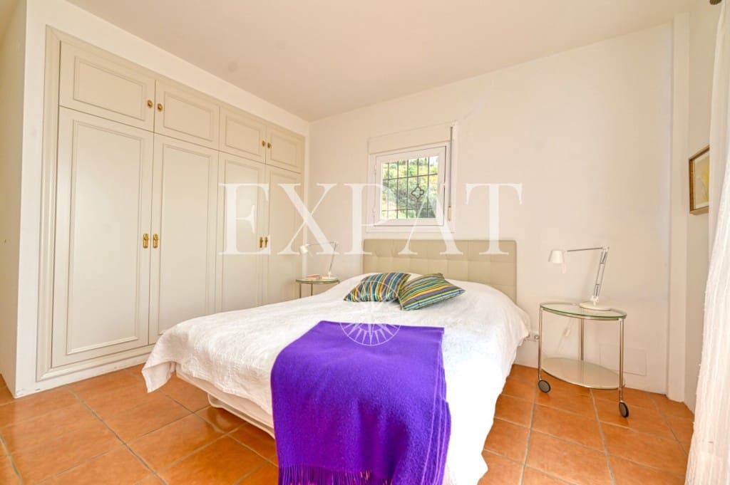 4 sypialnia Finka/Dom wiejski na sprzedaż w Sayalonga z basenem garażem - 825 000 € (Ref: 9073249)