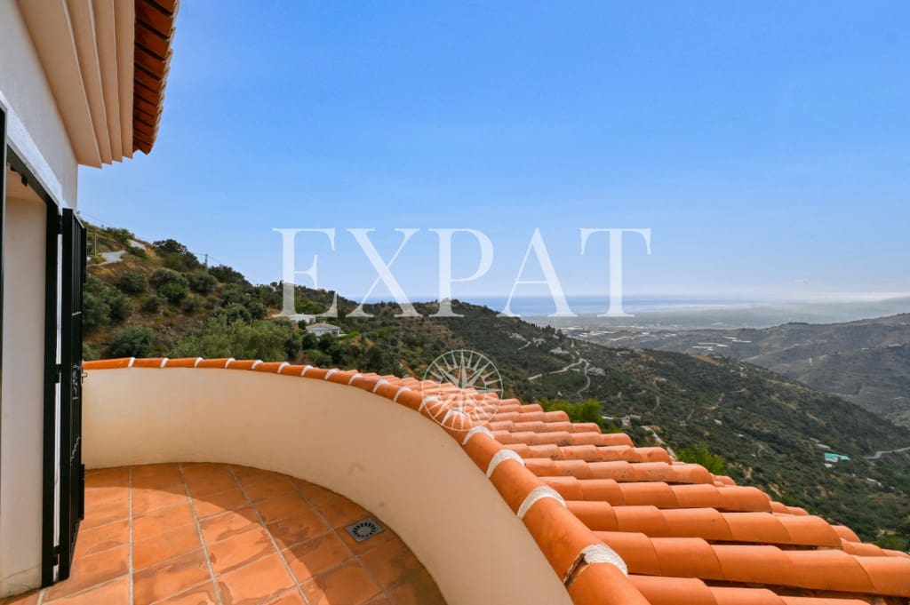 4 sypialnia Finka/Dom wiejski na sprzedaż w Sayalonga z basenem garażem - 825 000 € (Ref: 9073249)