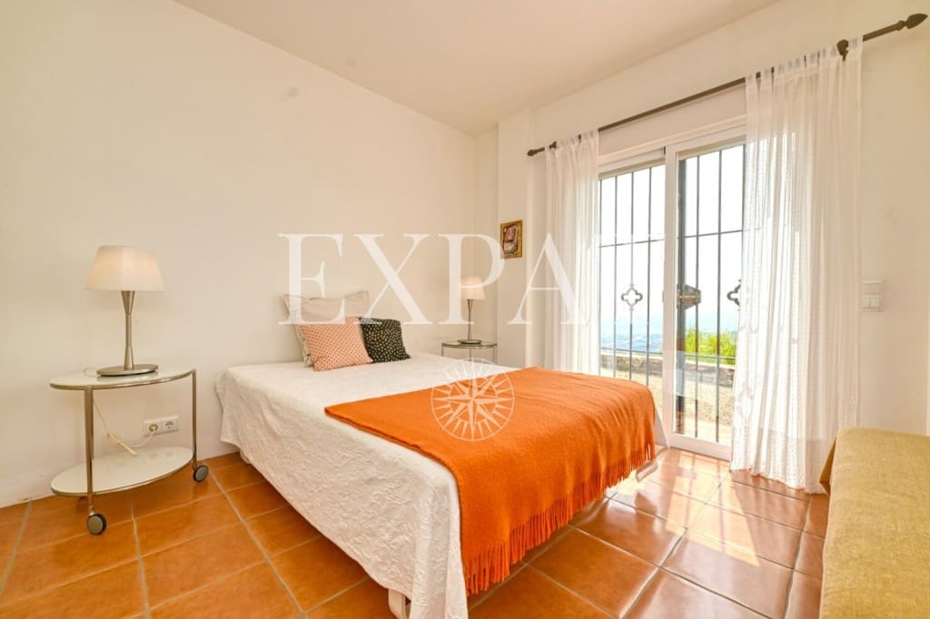 4 sypialnia Finka/Dom wiejski na sprzedaż w Sayalonga z basenem garażem - 825 000 € (Ref: 9073249)