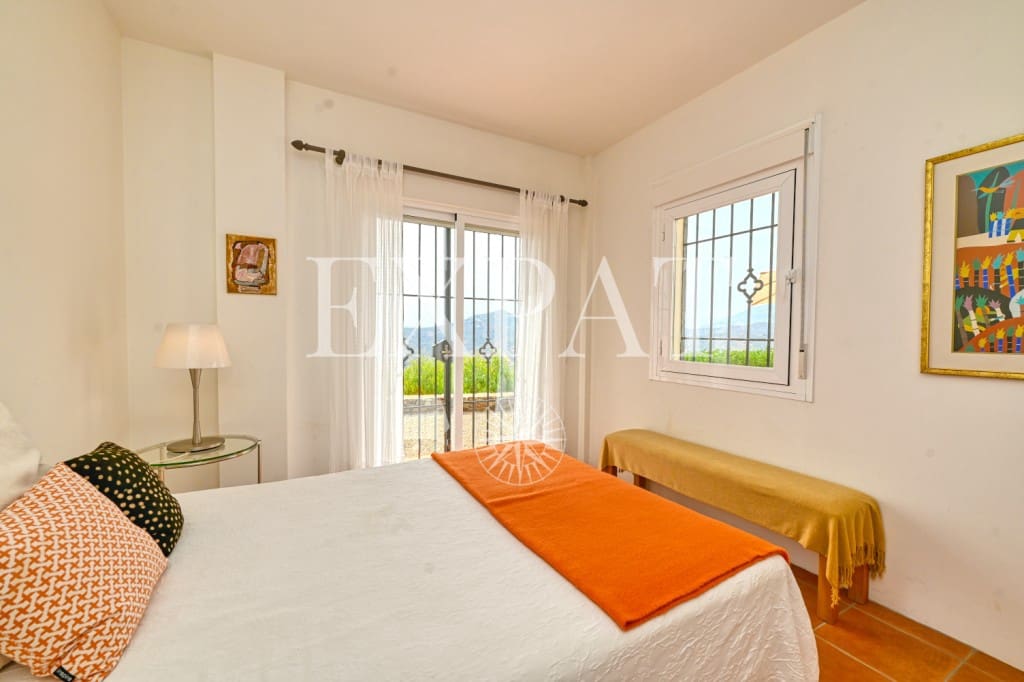 4 sypialnia Finka/Dom wiejski na sprzedaż w Sayalonga z basenem garażem - 825 000 € (Ref: 9073249)