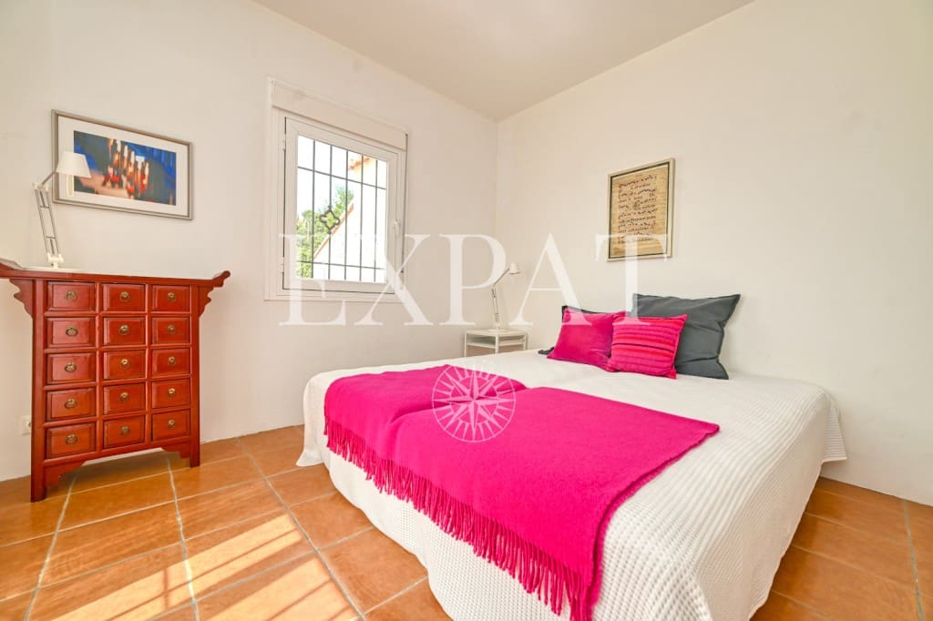 4 sypialnia Finka/Dom wiejski na sprzedaż w Sayalonga z basenem garażem - 825 000 € (Ref: 9073249)