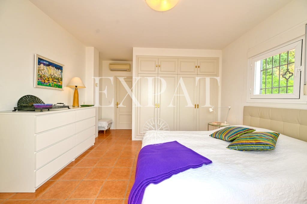 4 sypialnia Finka/Dom wiejski na sprzedaż w Sayalonga z basenem garażem - 825 000 € (Ref: 9073249)