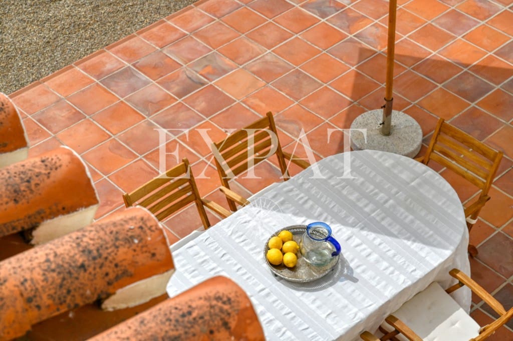 4 sypialnia Finka/Dom wiejski na sprzedaż w Sayalonga z basenem garażem - 825 000 € (Ref: 9073249)