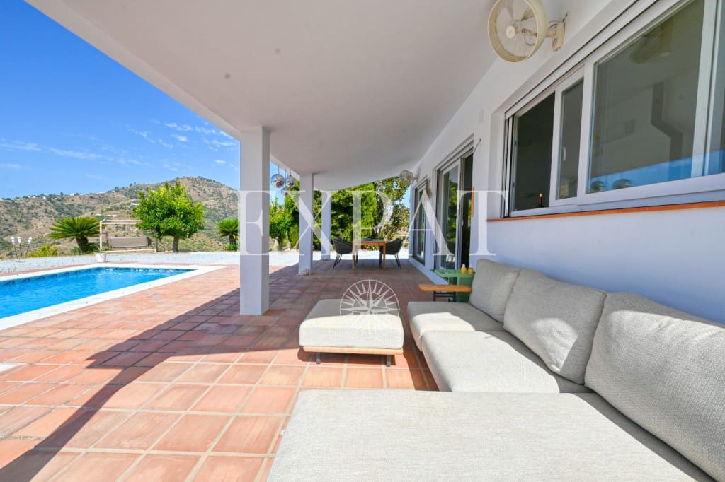 3 slaapkamer Finca/Landhuis te koop in Competa met zwembad - € 549.000 (Ref: 9098965)