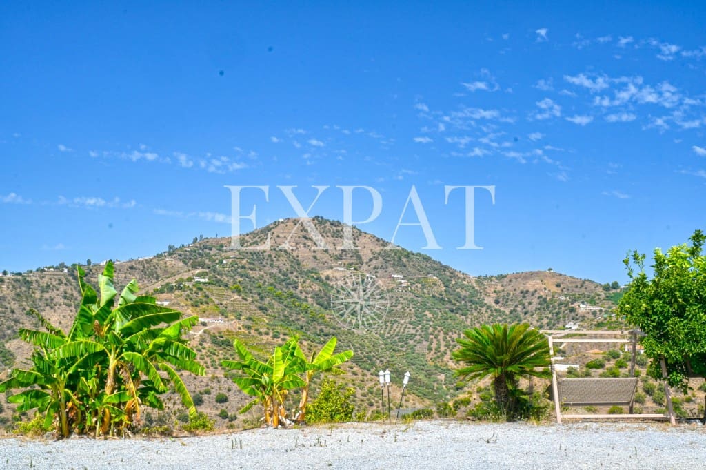 3 slaapkamer Finca/Landhuis te koop in Competa met zwembad - € 549.000 (Ref: 9098965)