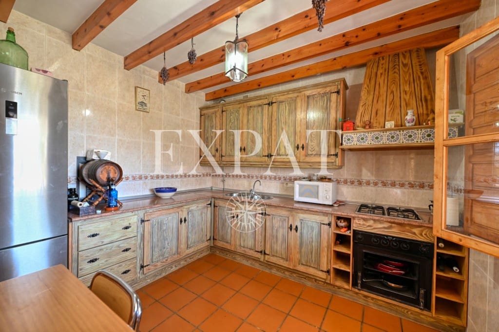 4 soveværelse Finca/Landehus til salg i Canillas de Albaida med swimmingpool garage - € 390.000 (Ref: 9124883)