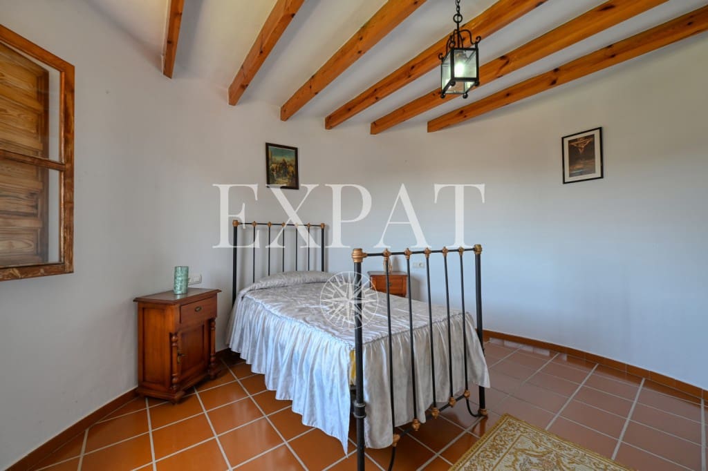 4 soveværelse Finca/Landehus til salg i Canillas de Albaida med swimmingpool garage - € 390.000 (Ref: 9124883)