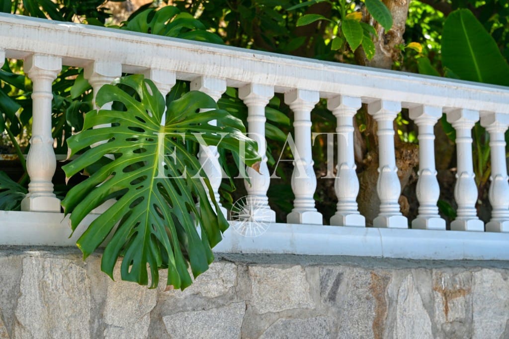 4 soveværelse Finca/Landehus til salg i Canillas de Albaida med swimmingpool garage - € 390.000 (Ref: 9124883)