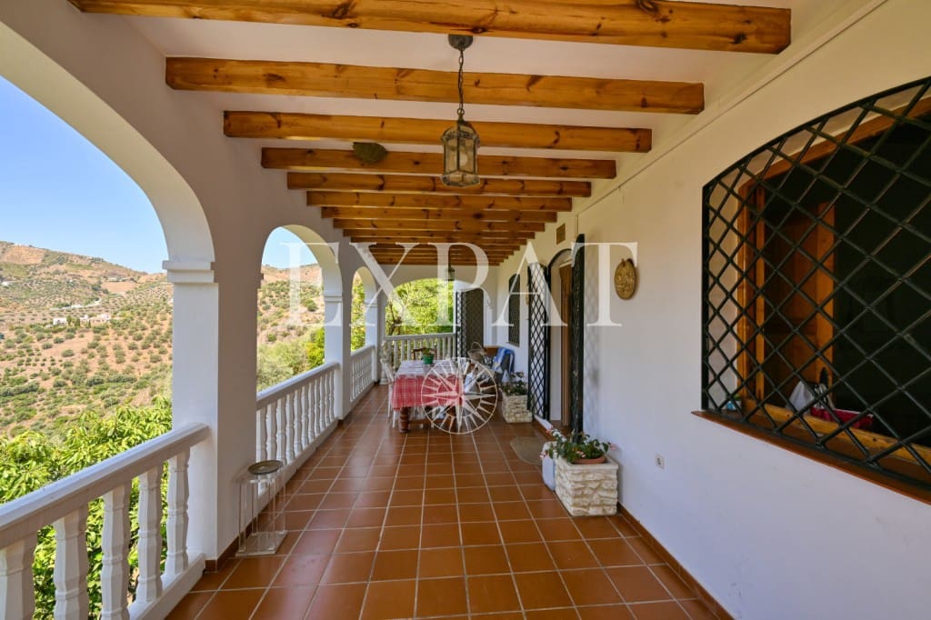 4 soveværelse Finca/Landehus til salg i Canillas de Albaida med swimmingpool garage - € 390.000 (Ref: 9124883)