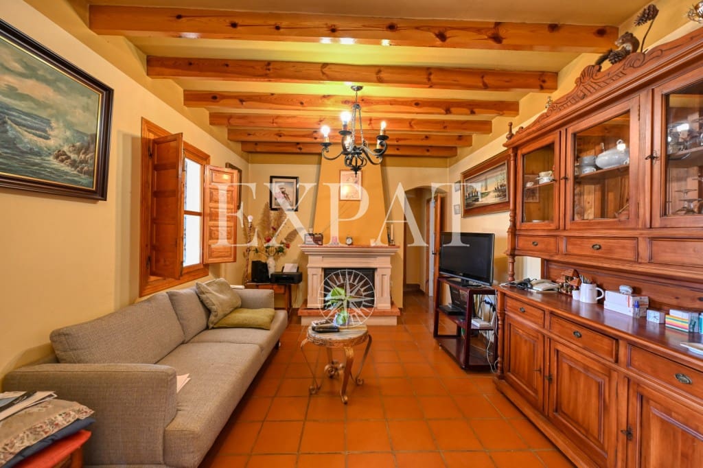 4 soveværelse Finca/Landehus til salg i Canillas de Albaida med swimmingpool garage - € 390.000 (Ref: 9124883)