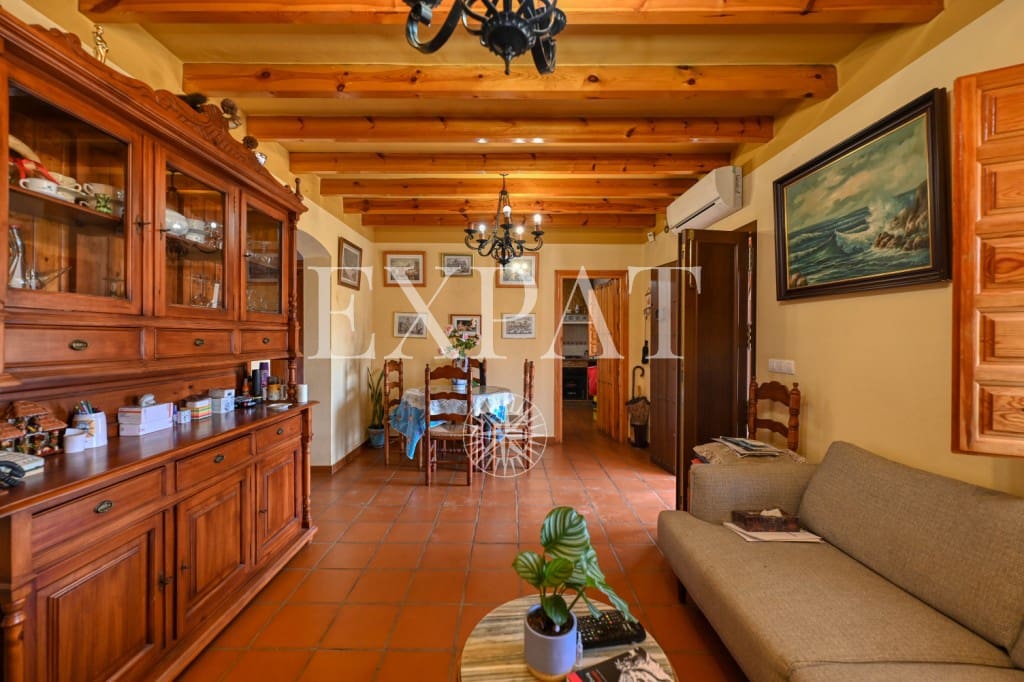 4 soveværelse Finca/Landehus til salg i Canillas de Albaida med swimmingpool garage - € 390.000 (Ref: 9124883)