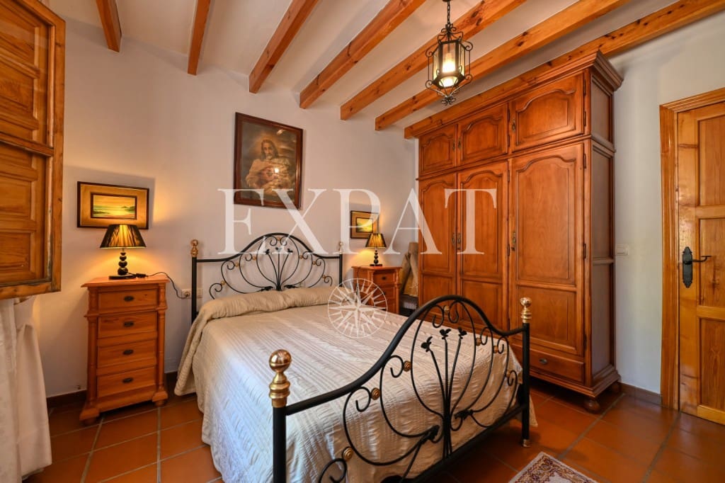 4 soveværelse Finca/Landehus til salg i Canillas de Albaida med swimmingpool garage - € 390.000 (Ref: 9124883)