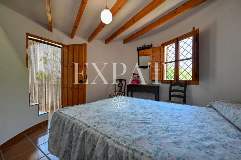 4 soveværelse Finca/Landehus til salg i Canillas de Albaida med swimmingpool garage - € 390.000 (Ref: 9124883)