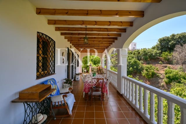 4 soveværelse Finca/Landehus til salg i Canillas de Albaida med swimmingpool garage - € 390.000 (Ref: 9124883)