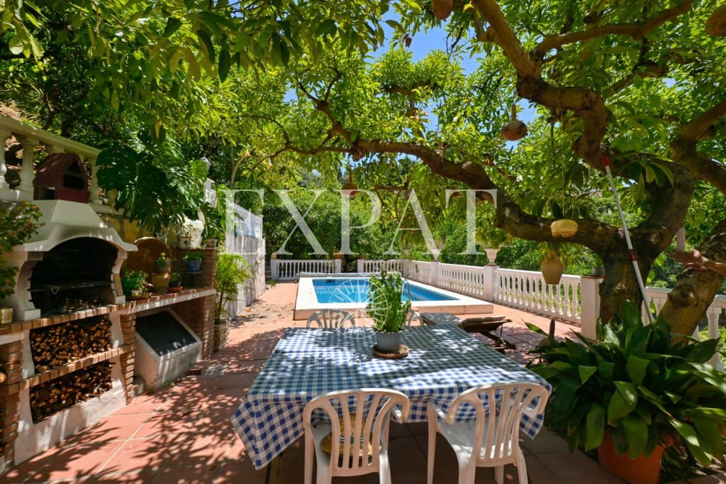 4 soveværelse Finca/Landehus til salg i Canillas de Albaida med swimmingpool garage - € 390.000 (Ref: 9124883)