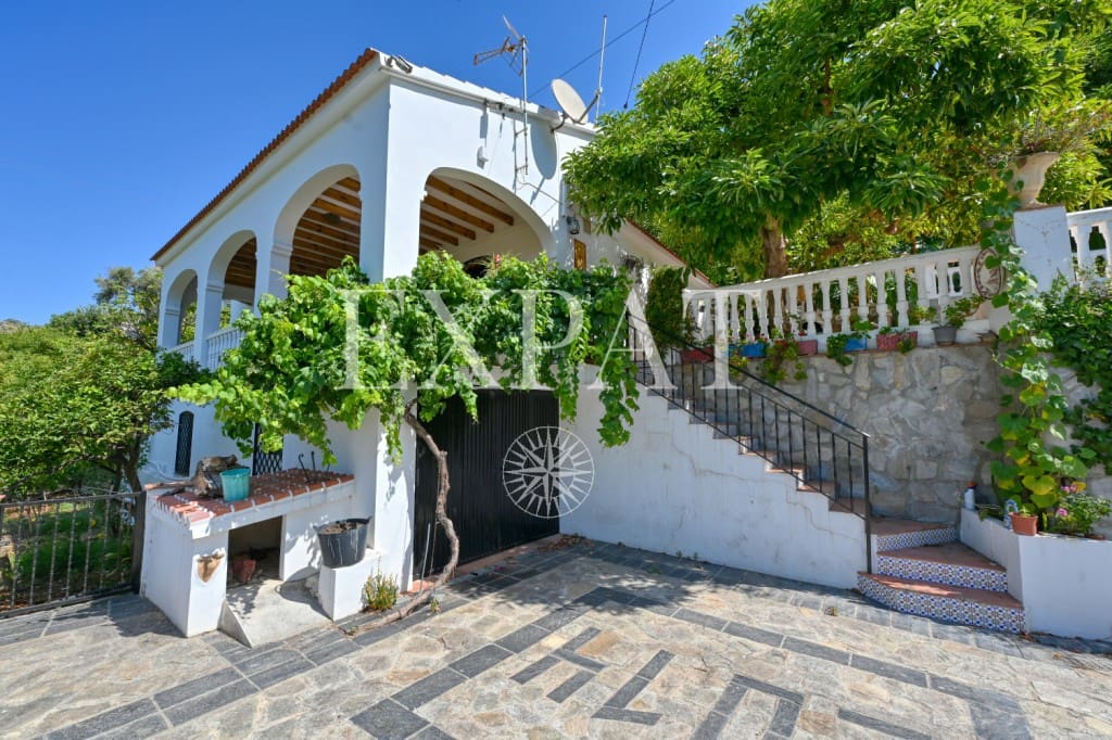 4 soveværelse Finca/Landehus til salg i Canillas de Albaida med swimmingpool garage - € 390.000 (Ref: 9124883)