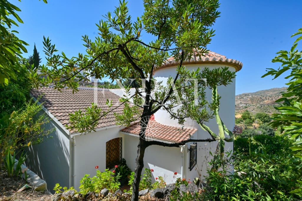 4 soveværelse Finca/Landehus til salg i Canillas de Albaida med swimmingpool garage - € 390.000 (Ref: 9124883)