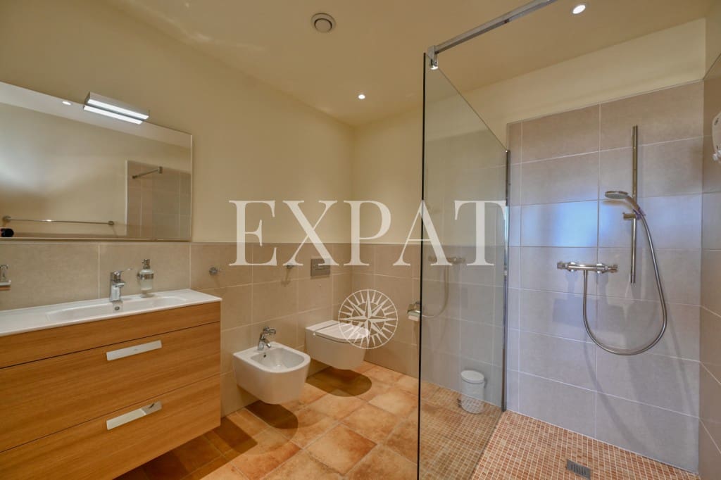 3 soveværelse Villa til salg i Torrox med swimmingpool - € 1.095.000 (Ref: 9230436)