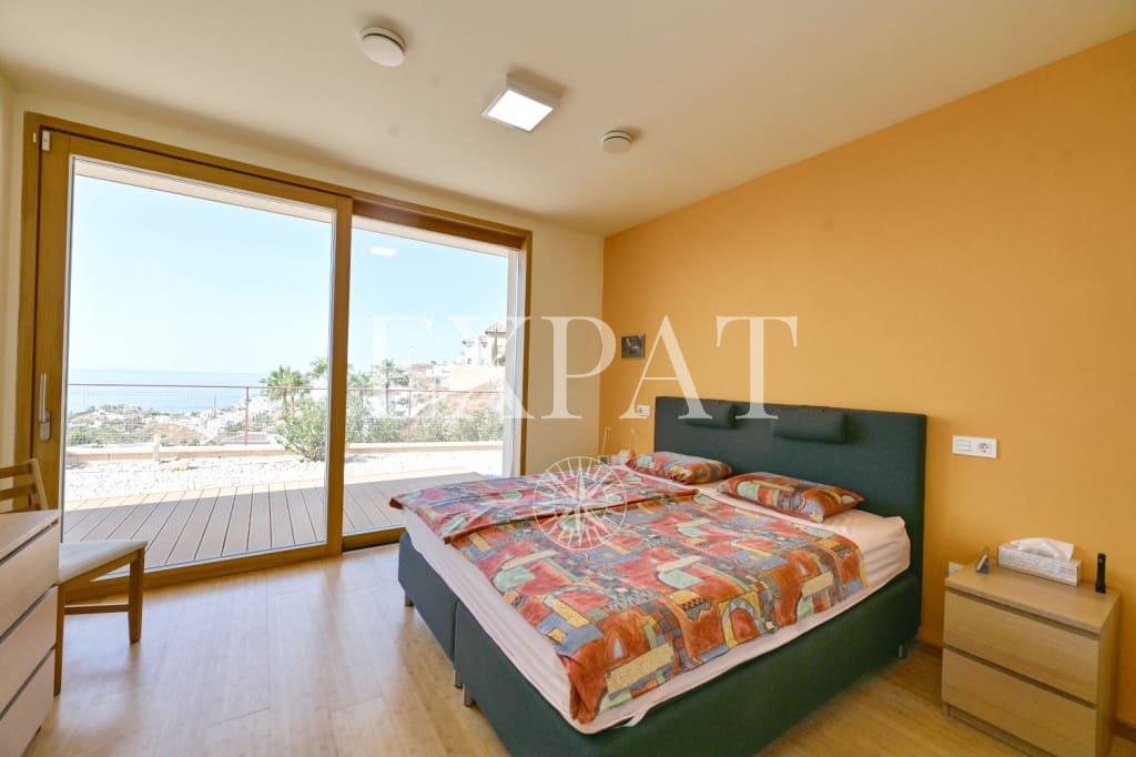 3 soveværelse Villa til salg i Torrox med swimmingpool - € 1.095.000 (Ref: 9230436)