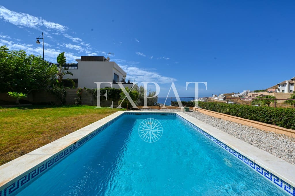3 soveværelse Villa til salg i Torrox med swimmingpool - € 1.095.000 (Ref: 9230436)