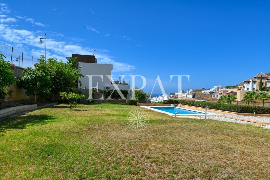3 soveværelse Villa til salg i Torrox med swimmingpool - € 1.095.000 (Ref: 9230436)