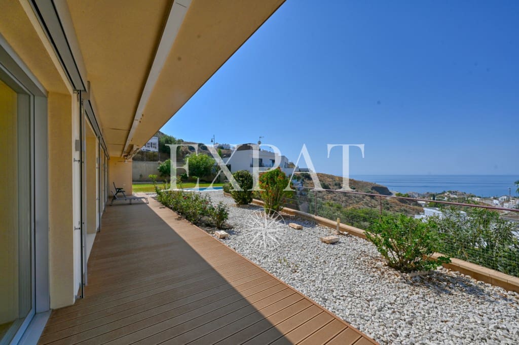 3 soveværelse Villa til salg i Torrox med swimmingpool - € 1.095.000 (Ref: 9230436)