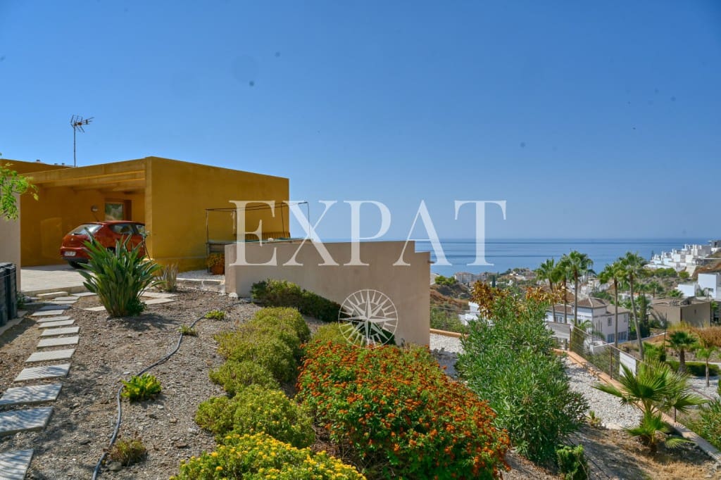 3 soveværelse Villa til salg i Torrox med swimmingpool - € 1.095.000 (Ref: 9230436)