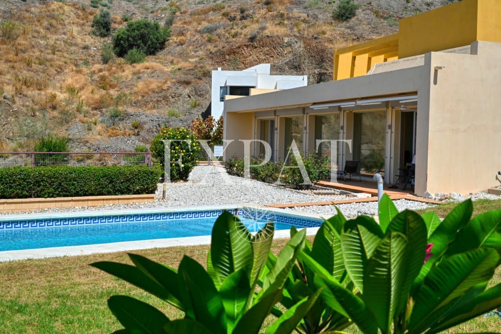 3 soveværelse Villa til salg i Torrox med swimmingpool - € 1.095.000 (Ref: 9230436)