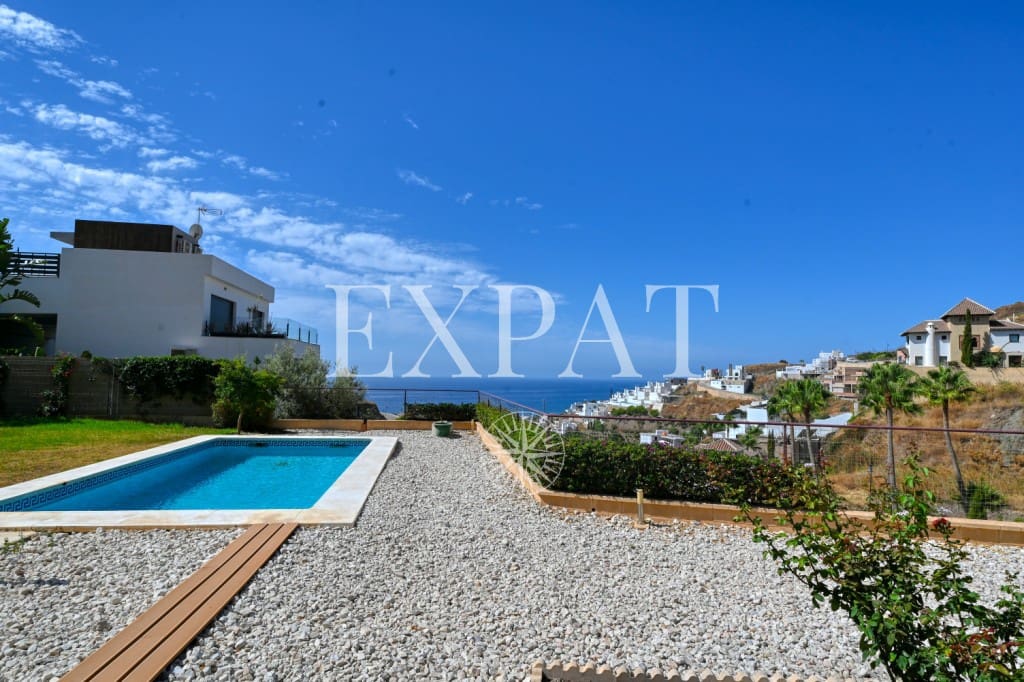 3 soveværelse Villa til salg i Torrox med swimmingpool - € 1.095.000 (Ref: 9230436)