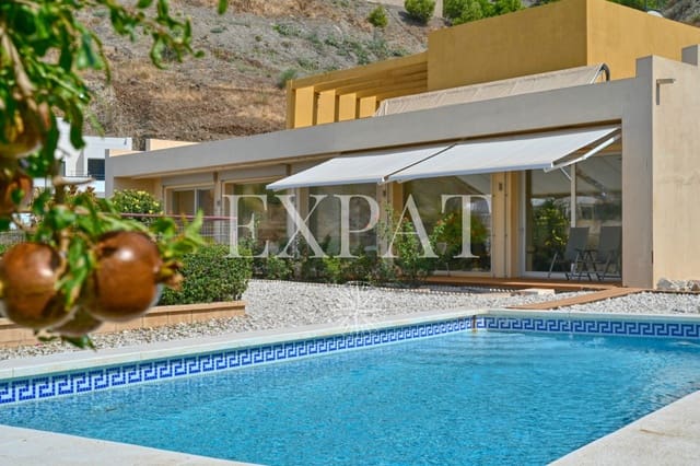 Chalet de 3 habitaciones en Torrox en venta con piscina - 1.095.000 € (Ref: 9230436)