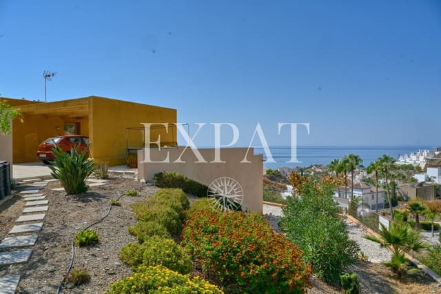 Chalet de 3 habitaciones en Torrox en venta con piscina - 1.095.000 € (Ref: 9230436)