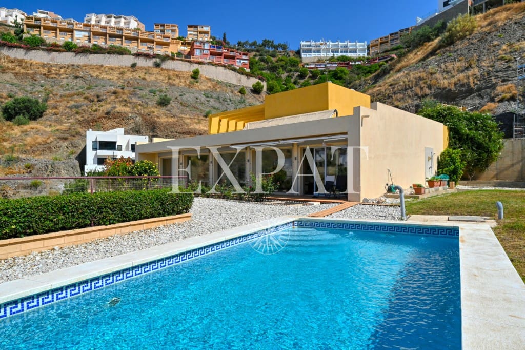 3 soveværelse Villa til salg i Torrox med swimmingpool - € 1.095.000 (Ref: 9230436)