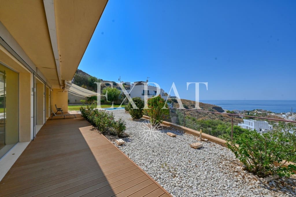 3 soveværelse Villa til salg i Torrox med swimmingpool - € 1.095.000 (Ref: 9230436)