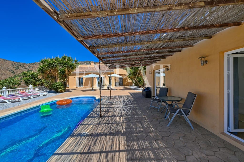 5 soveværelse Finca/Landehus til salg i Arenas med swimmingpool - € 549.000 (Ref: 9232521)