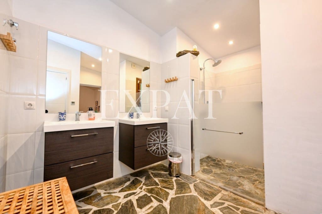 4 sypialnia Finka/Dom wiejski na sprzedaż w Sayalonga z basenem - 798 000 € (Ref: 9276059)