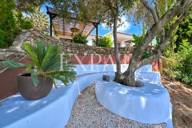 4 soveværelse Finca/Landehus til salg i Sayalonga med swimmingpool - € 798.000 (Ref: 9276059)