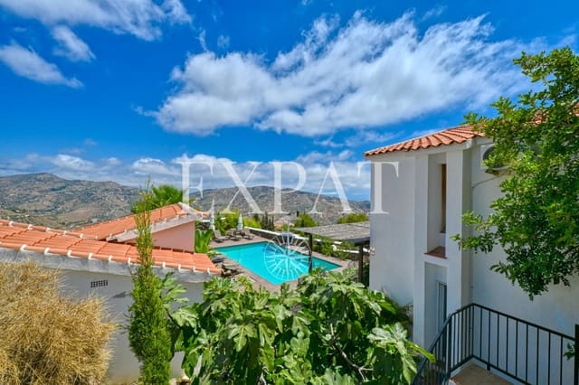 4 soveværelse Finca/Landehus til salg i Sayalonga med swimmingpool - € 798.000 (Ref: 9276059)