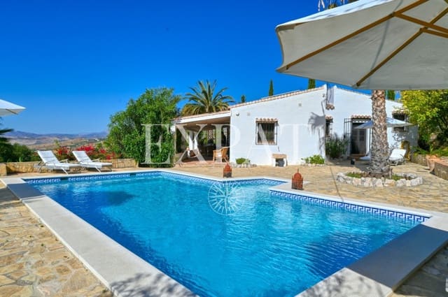 4 chambre Finca/Maison de Campagne à vendre à Alcaucín avec piscine - 575 000 € (Ref: 9300888)
