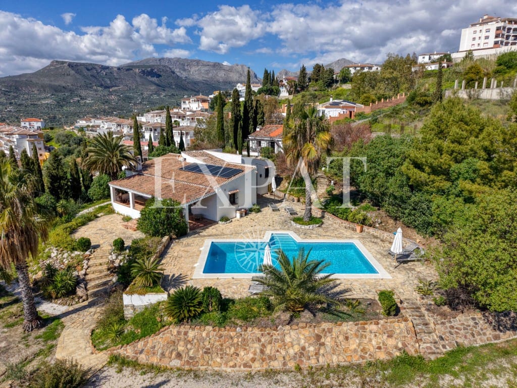 4 sypialnia Finka/Dom wiejski na sprzedaż w Alcaucin z basenem - 575 000 € (Ref: 9300888)