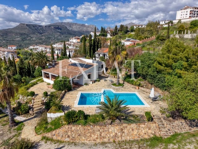 4 soveværelse Finca/Landehus til salg i Alcaucín med swimmingpool - € 575.000 (Ref: 9300888)