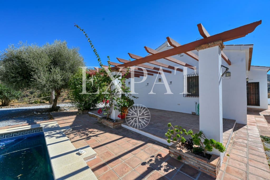 3 soveværelse Finca/Landehus til salg i Archez med swimmingpool - € 350.000 (Ref: 9342053)