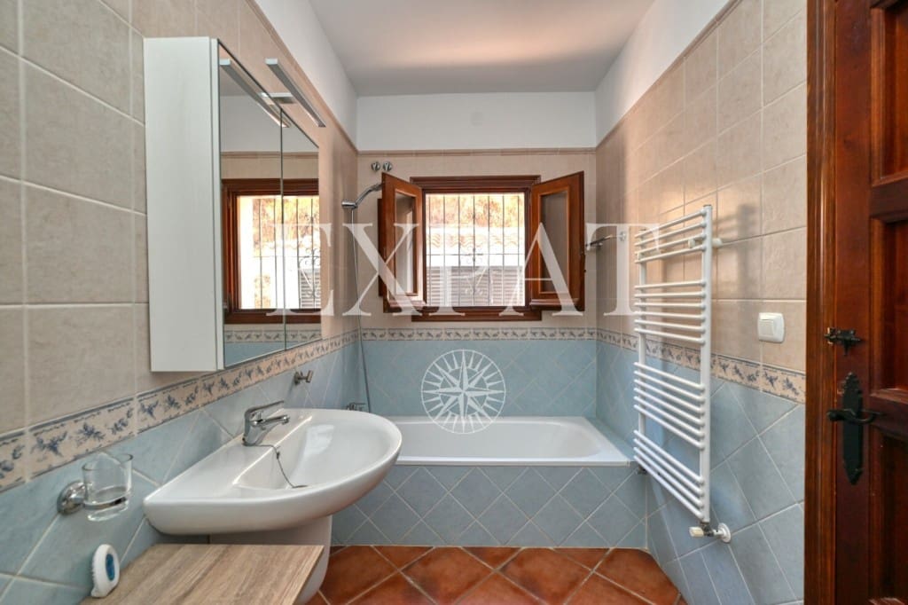 3 soveværelse Finca/Landehus til salg i Archez med swimmingpool - € 350.000 (Ref: 9342053)