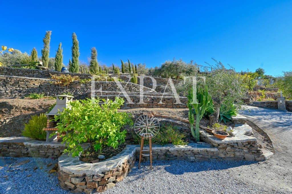 6 soveværelse Finca/Landehus til salg i Sayalonga med swimmingpool - € 890.000 (Ref: 9346892)