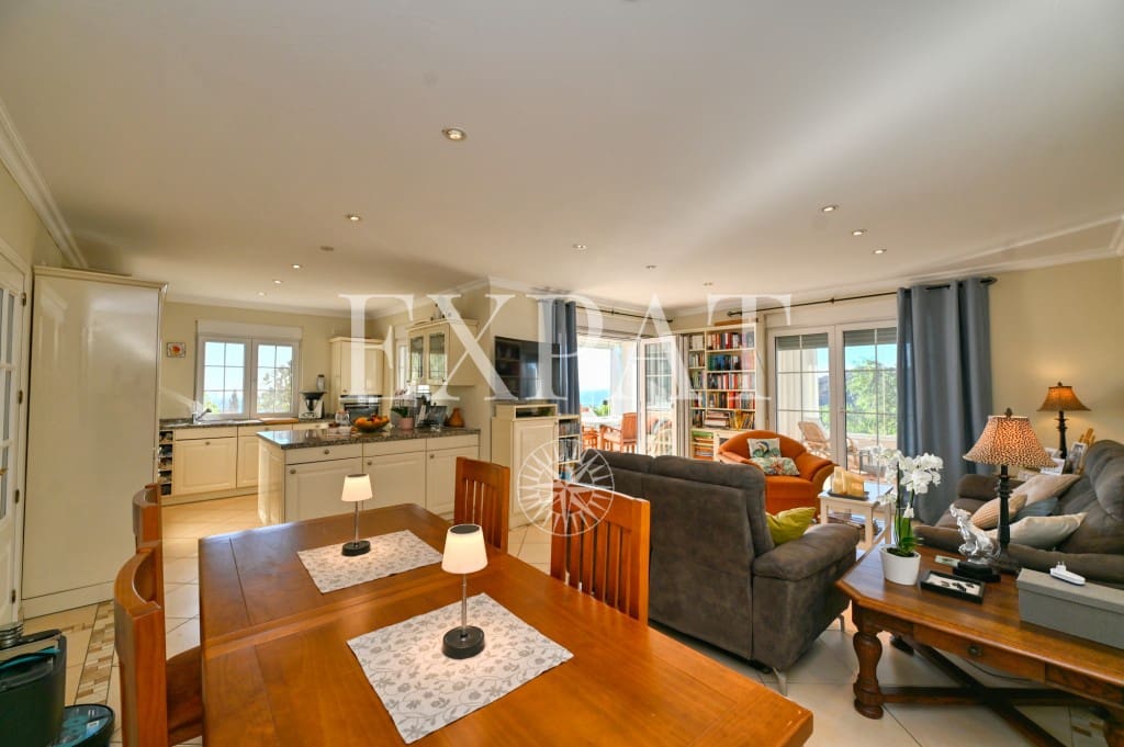 6 soveværelse Finca/Landehus til salg i Sayalonga med swimmingpool - € 890.000 (Ref: 9346892)