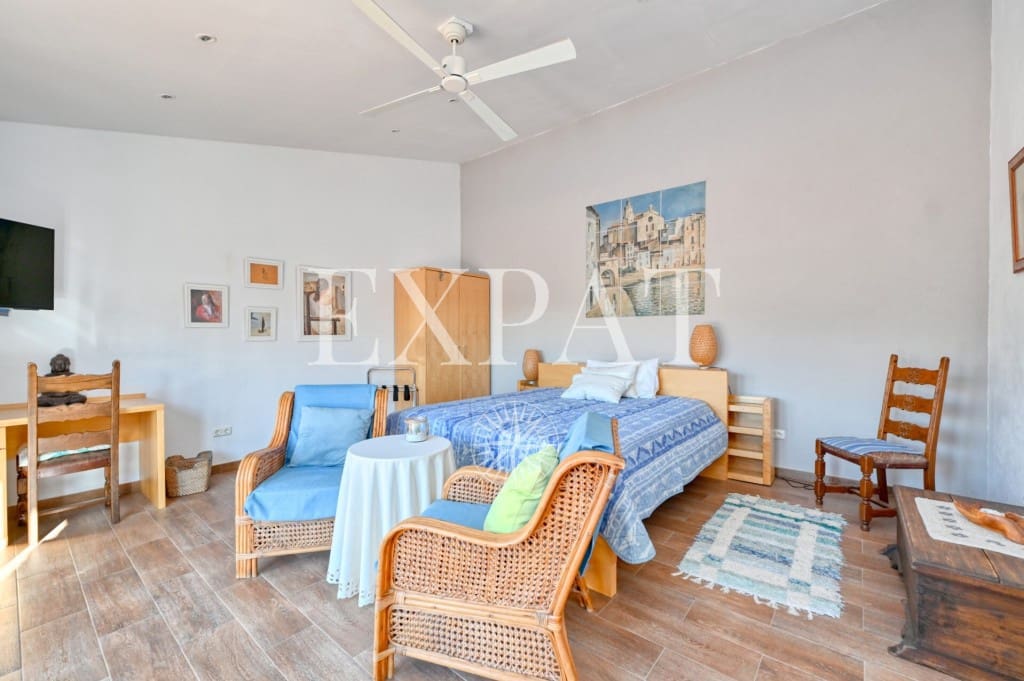 6 soveværelse Finca/Landehus til salg i Sayalonga med swimmingpool - € 890.000 (Ref: 9346892)