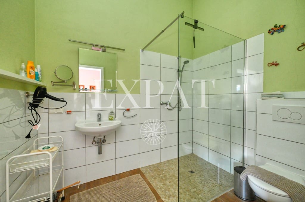 6 soveværelse Finca/Landehus til salg i Sayalonga med swimmingpool - € 890.000 (Ref: 9346892)