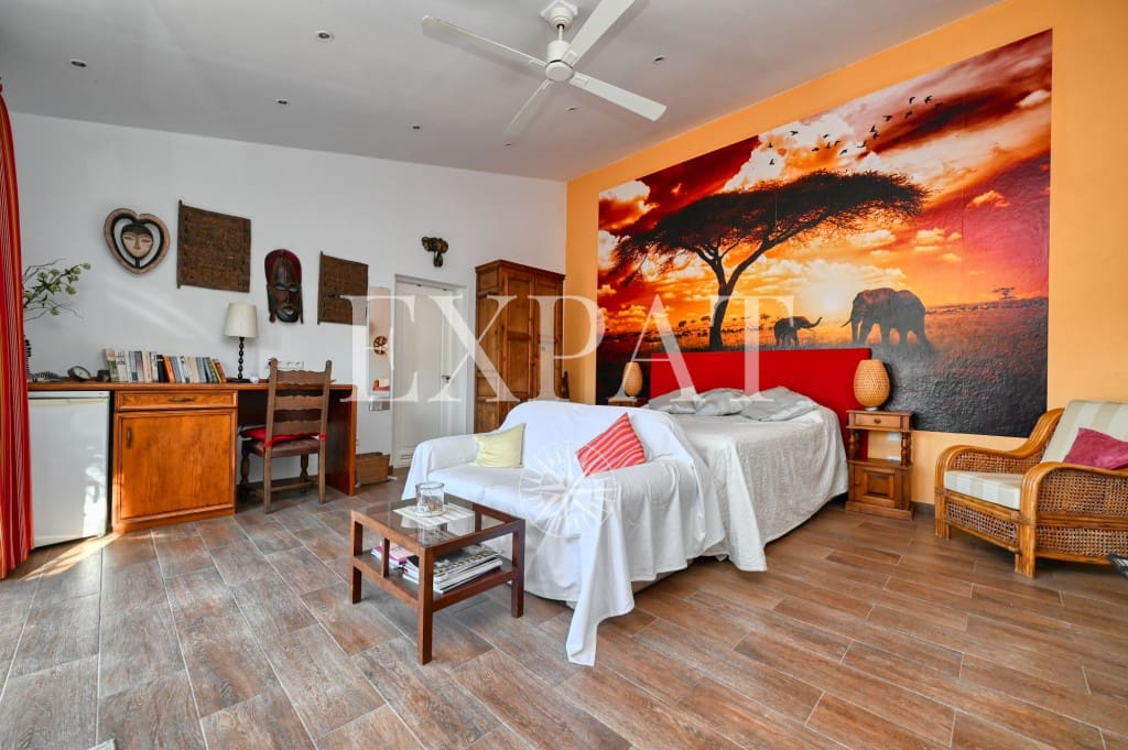 6 soveværelse Finca/Landehus til salg i Sayalonga med swimmingpool - € 890.000 (Ref: 9346892)