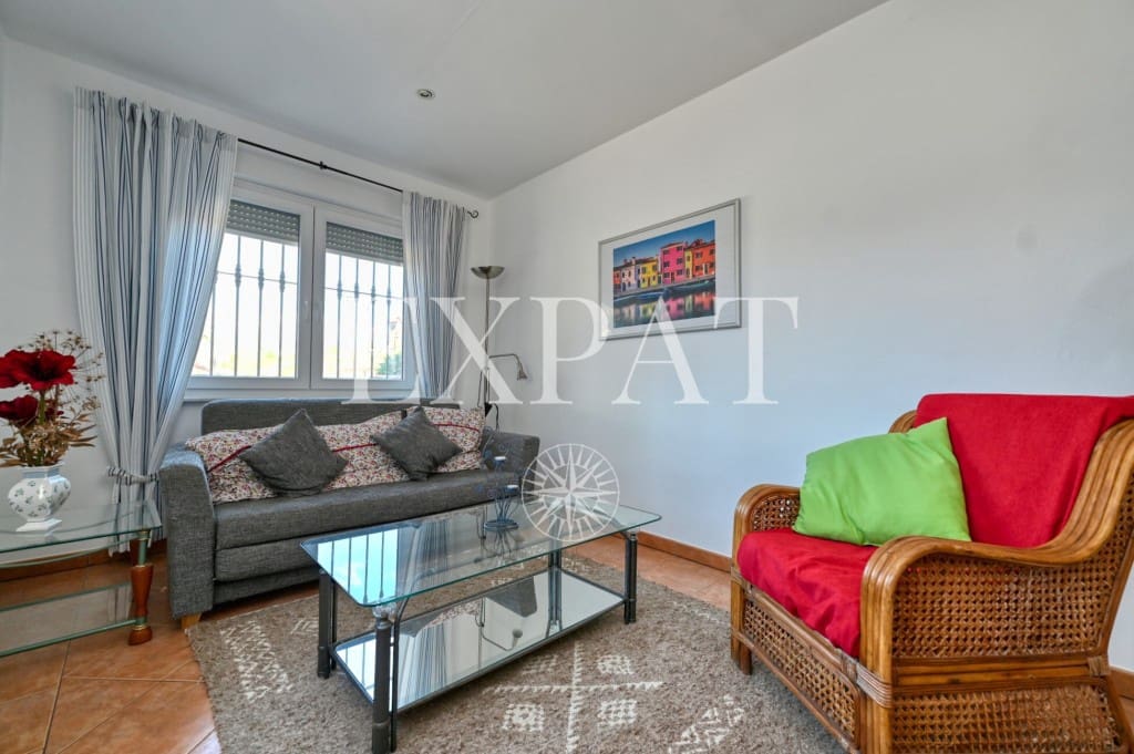 6 soveværelse Finca/Landehus til salg i Sayalonga med swimmingpool - € 890.000 (Ref: 9346892)