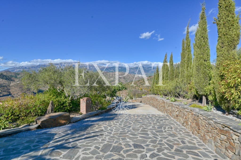 6 soveværelse Finca/Landehus til salg i Sayalonga med swimmingpool - € 890.000 (Ref: 9346892)